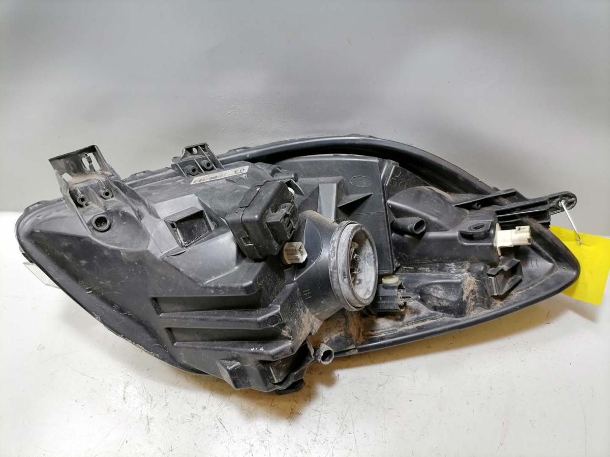 Toyota Yaris XP9 original Scheinwerfer vorn rechts Halogen leicht vergilbt Bj.2006